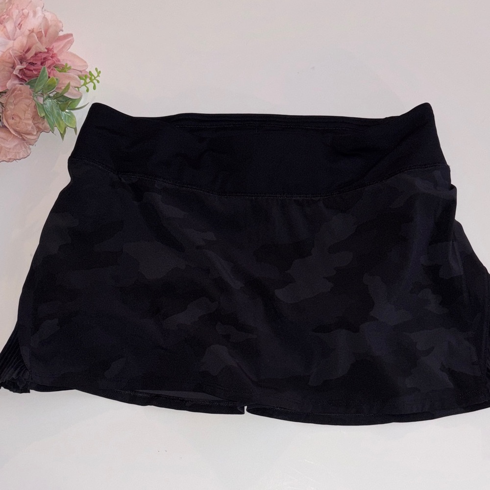 Lululemon Play Off The Pleats Mid-Rise Skirt in Heritage 365 Camo Deep Coal
